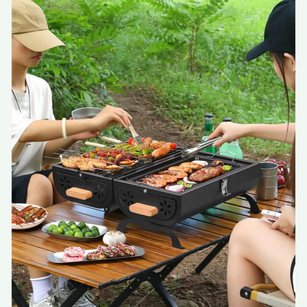 Barbecue portatile a carbone senza fumo per esterni, griglia pieghevole a doppia faccia, braciere da campeggio in bianco